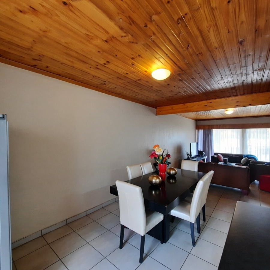 2 Bedroom Property for Sale in Langenhovenpark Free State